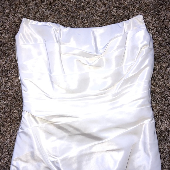 David’s Bridal white strapless wedding dress 8 - Picture 4 of 8